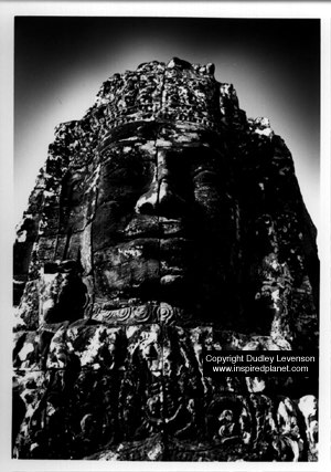 Avalokiteshvara photograph from straight on